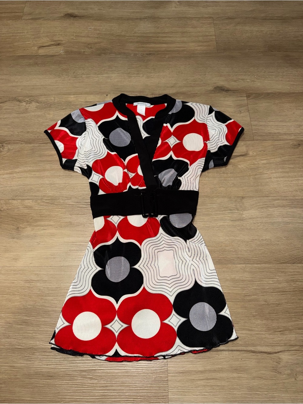 dressbarn Red, Black & White Graphic Floral Mini Dress with Belt